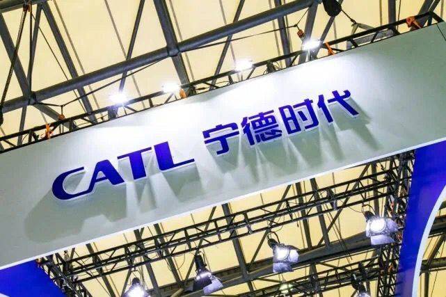 宁德时代为啥总站在十字路口？