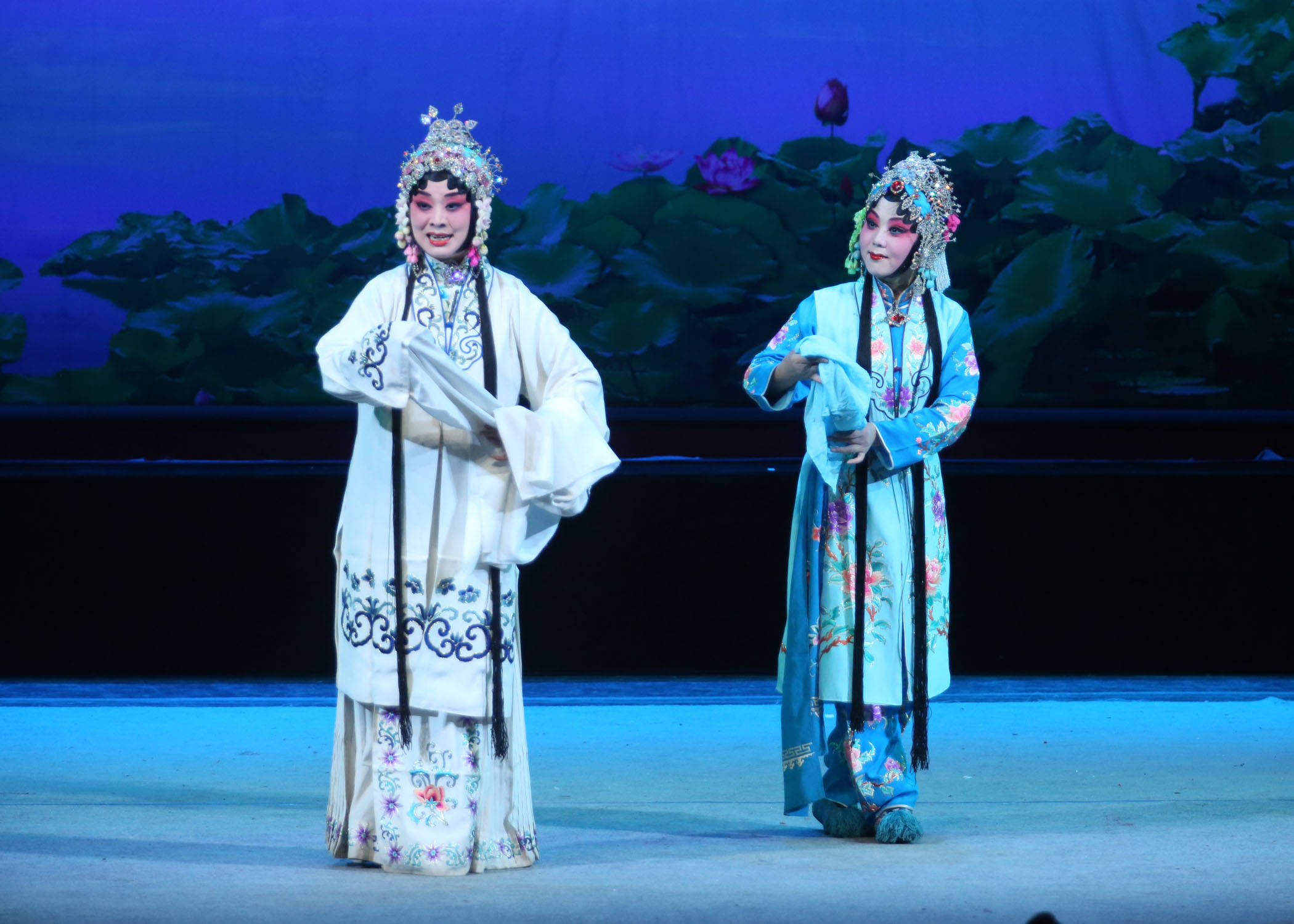上党梆子《白蛇传》亮相长治直播将戏曲展示给观众_白素贞_许仙_法海
