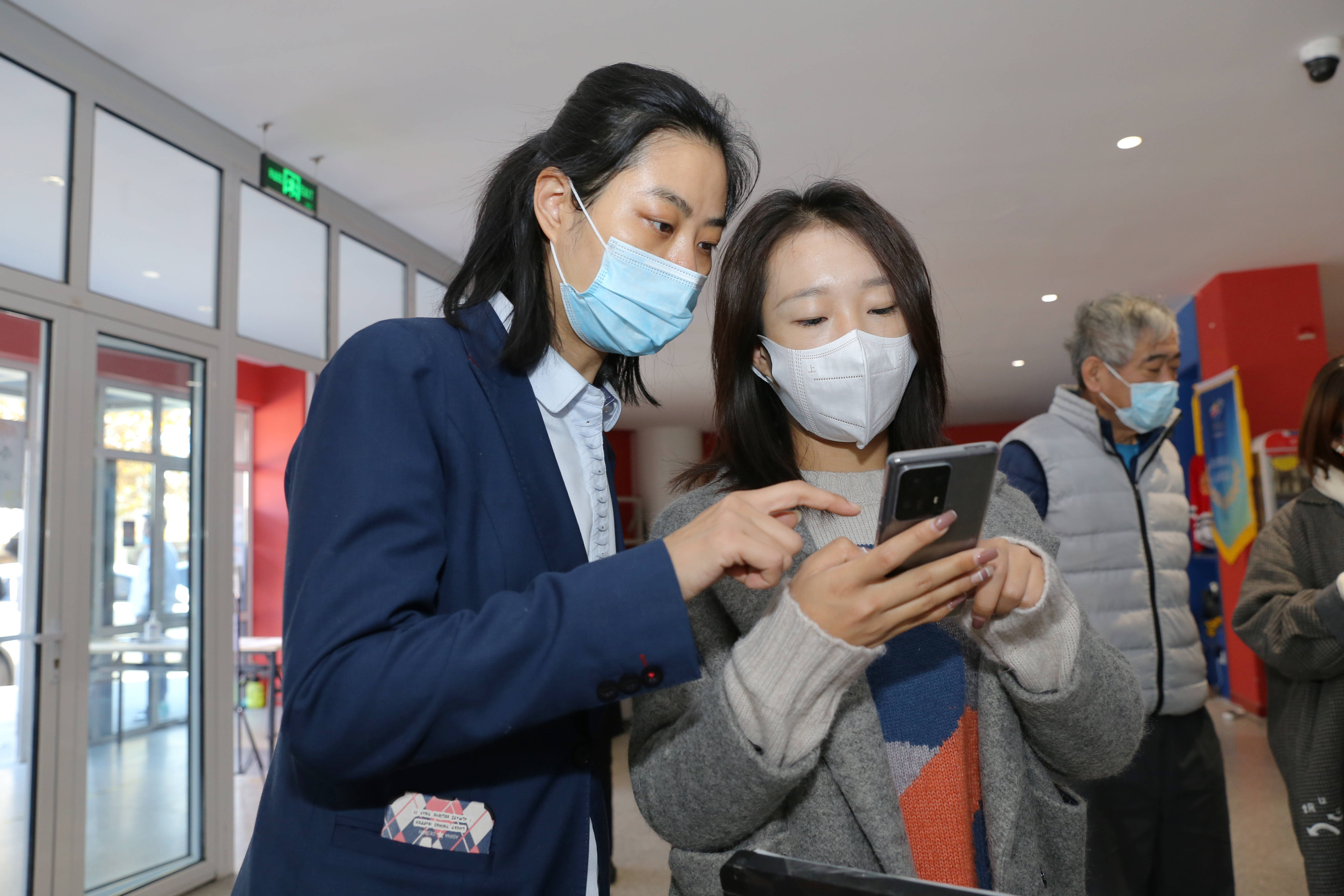 我行|第八届市民运动会? “中国银行杯”冰球比赛精彩举办