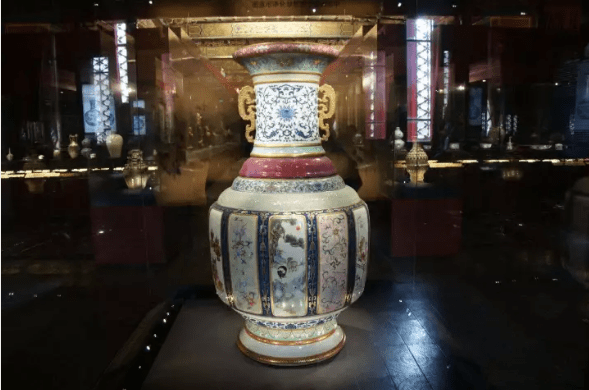 汝瓷淡天青釉弦纹三足樽式炉堪称瓷器”王中王“_徽宗_中国_威德