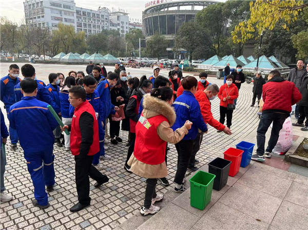 龙游县积极开展冬季垃圾分类“八进”宣传活动