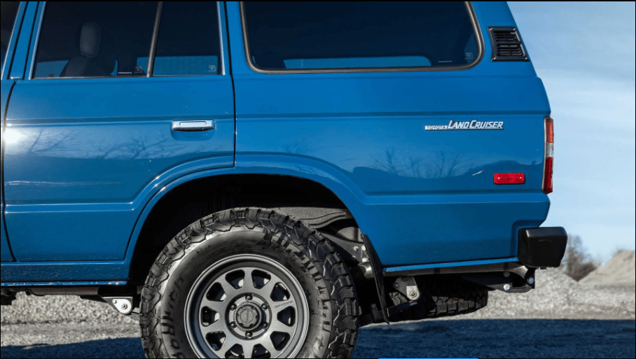 丰田陆地巡洋舰fj62具有现代化的设施最大输出功率可达430马力