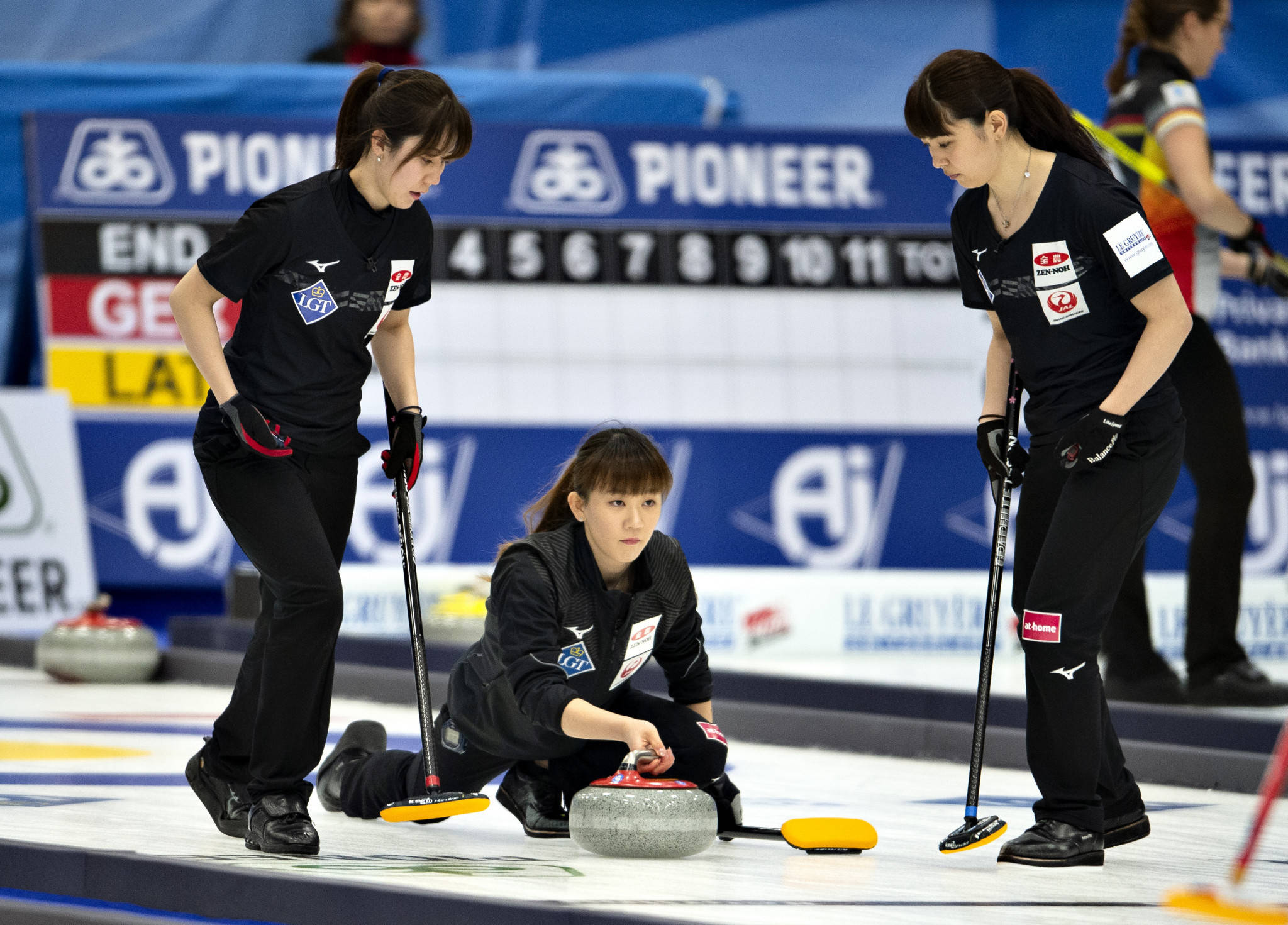 日本冰壶队员图片