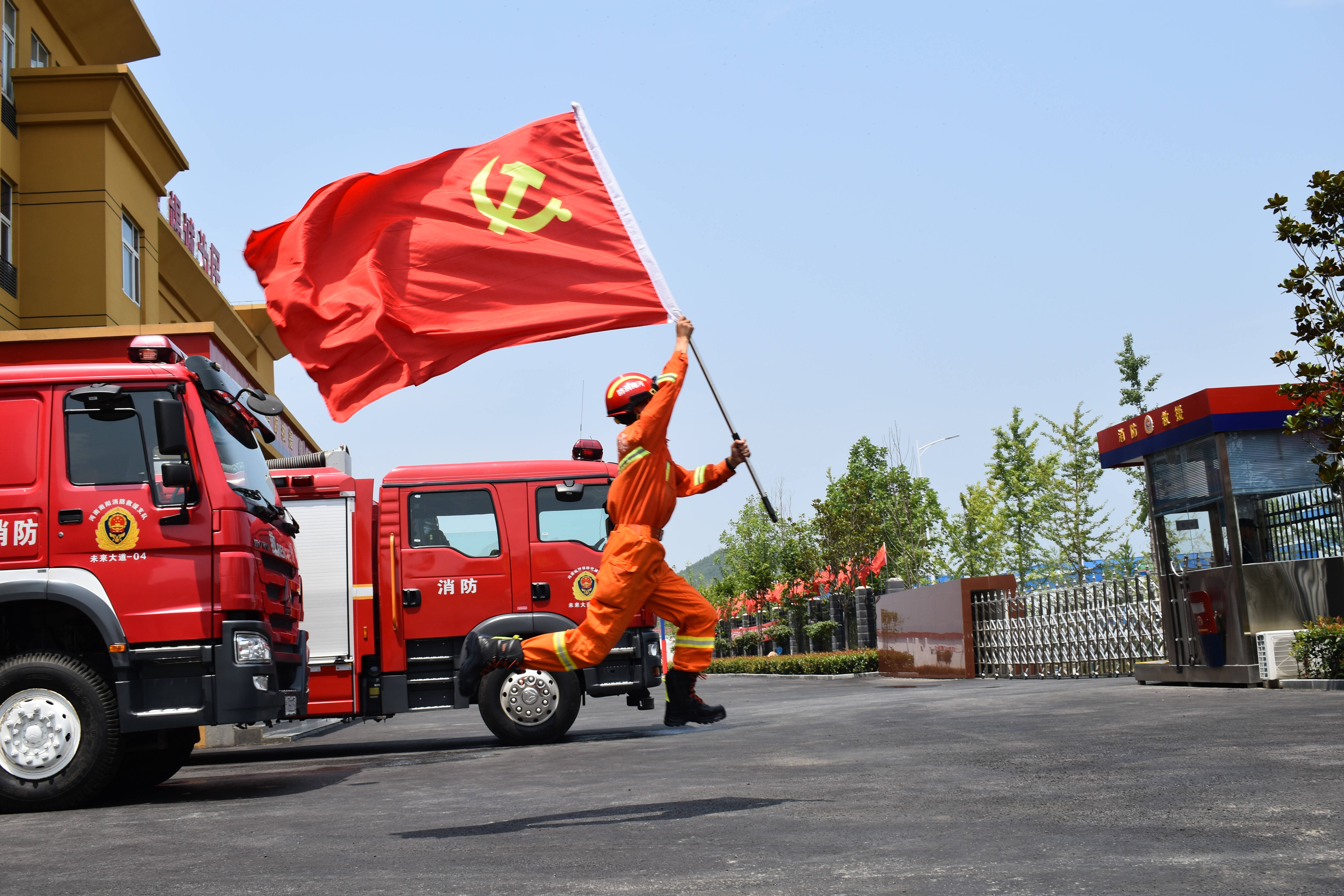 招聘不收取任何费用,其他打着消防队旗号进行有偿招聘的都是虚假招聘