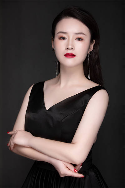 山西临汾职务:北京当代翰墨文化艺术院秘书长闫钰,女,原名闫盼盼,山西