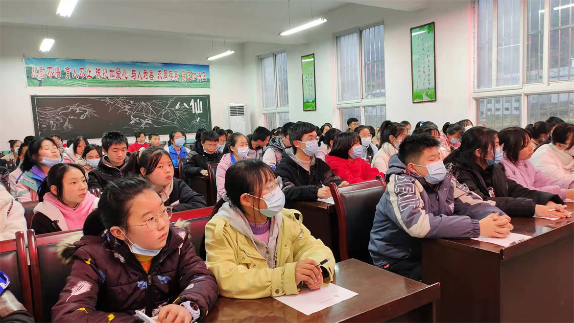 平利中学(平利中学校长段远坤简历)