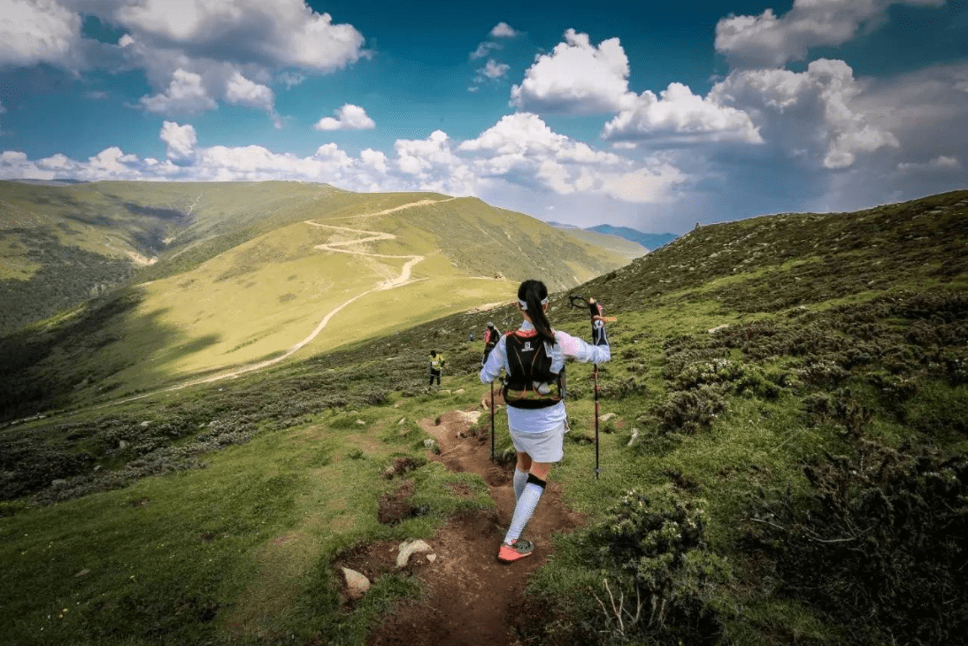 定向越野是一种新式的野外活动方式,起源欧洲.