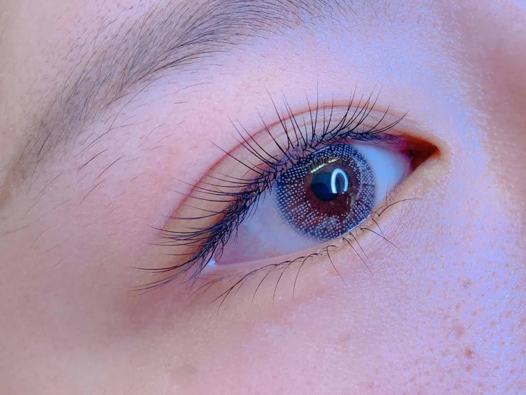 根部轻松半小时就把钱给挣了的美睫师，到底好不好做？
