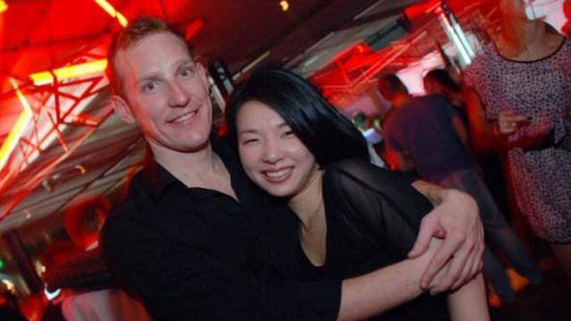 有一个名叫西拉斯·梅纳德的美国人,会说些中文,在美国有老婆孩子,却