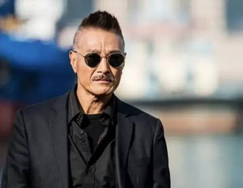 位无疑是他的二头肌了罗比当时最瞩目的部2021年12