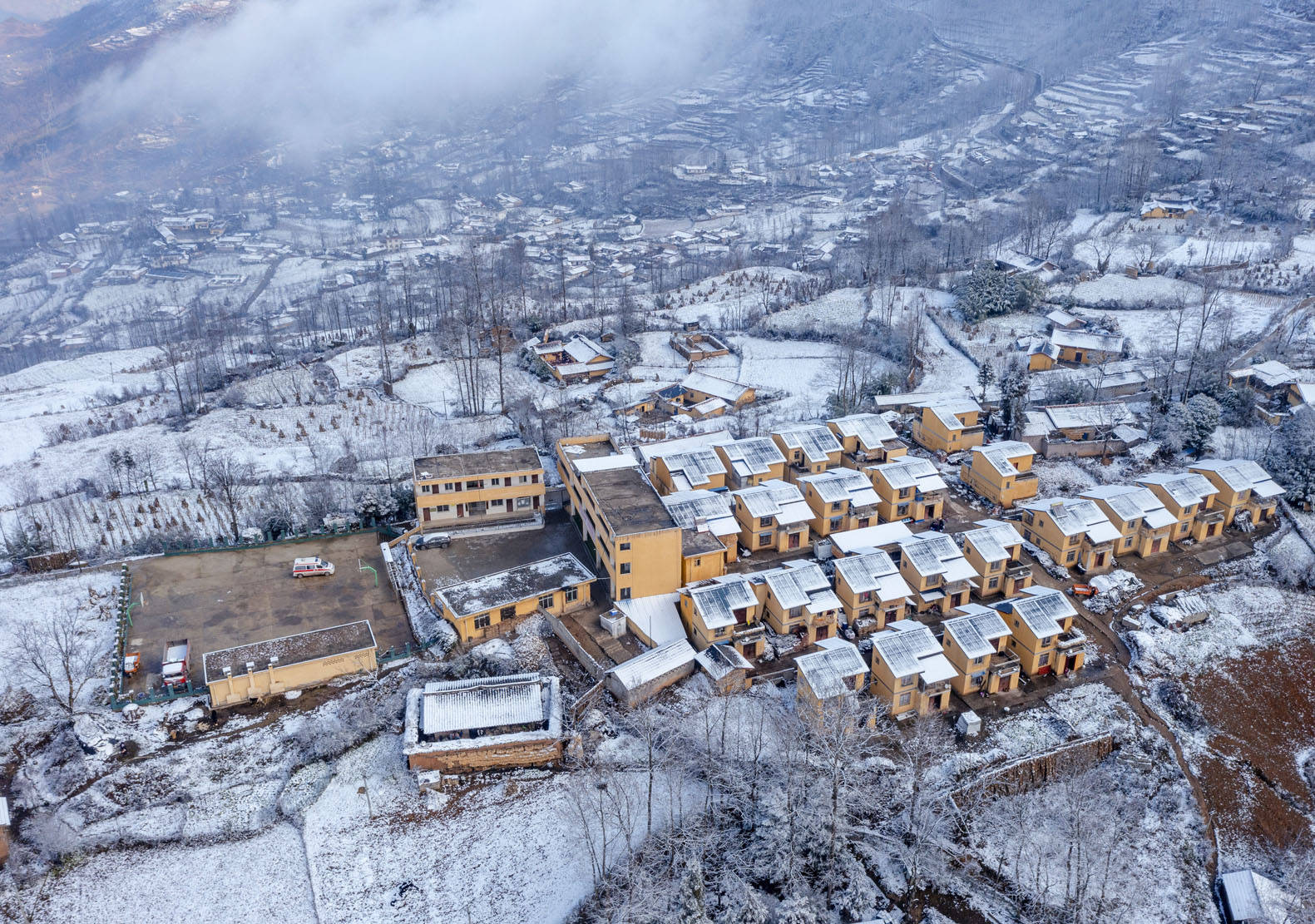 四川凉山雪后美姑宛若仙境