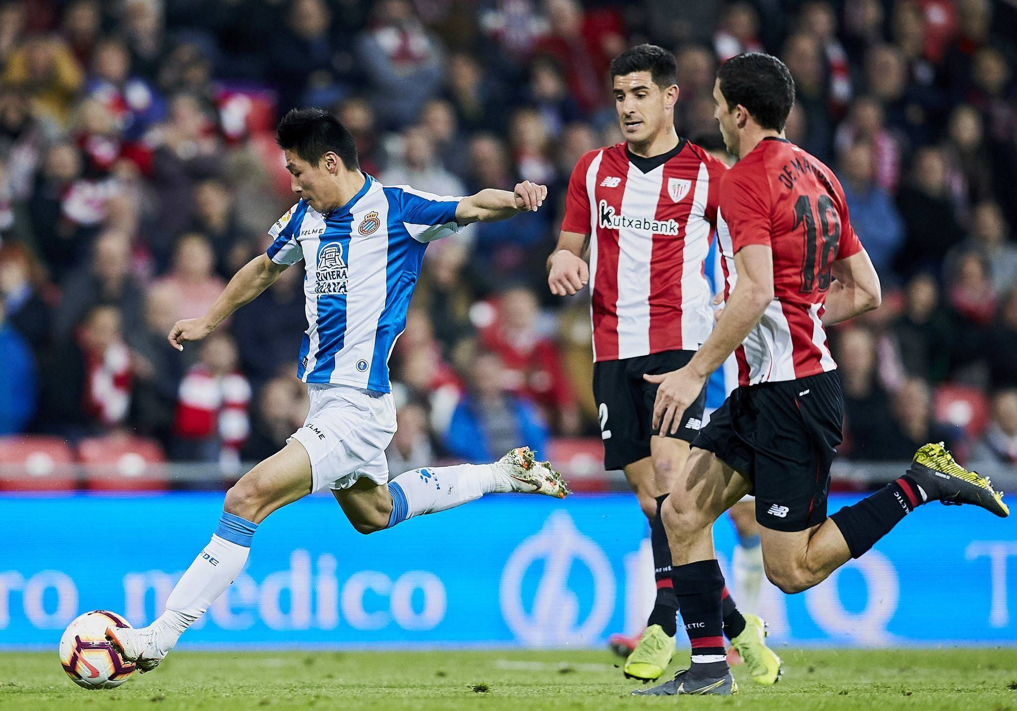 毕尔巴鄂竞技更有优势,考虑到西班牙人主场战绩优异,而毕尔巴鄂竞技