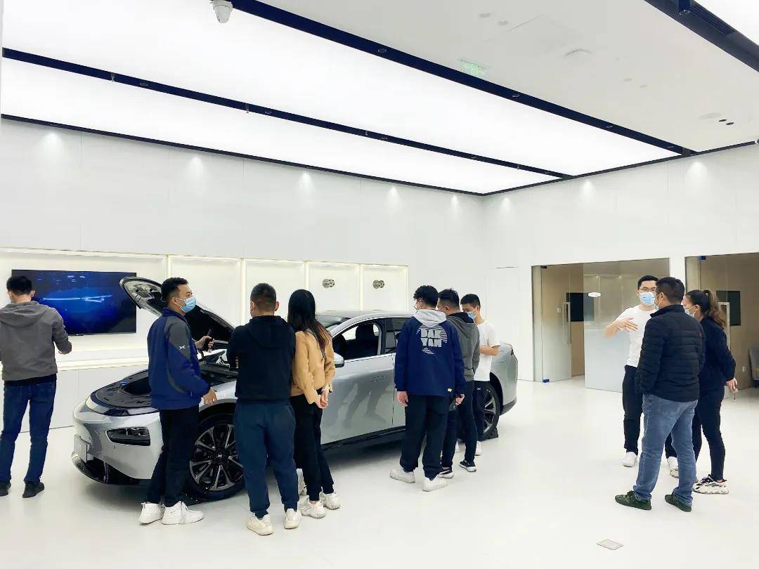 展厅,客户休息区占地面积360平方米东莞最大的体验中心小鹏汽车虎门