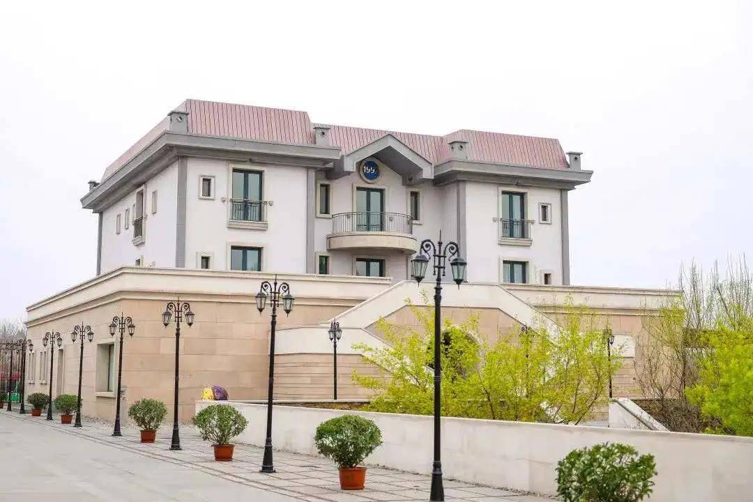 怡园酒庄陈芳的信和俏也不争春的花