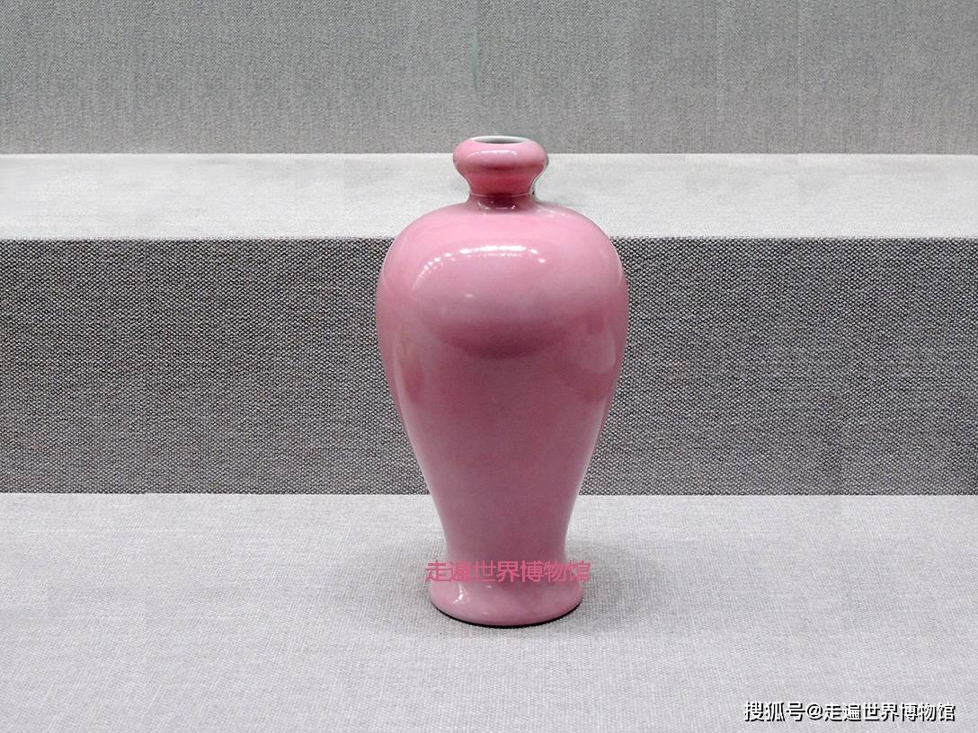 原创中国瓷器史上最名贵的品种之一它以黄金入釉色泽娇嫩引人入胜