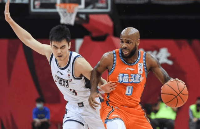 上海|90分21板24助！王哲林走后他成老大了 2戰詮釋核心定義！