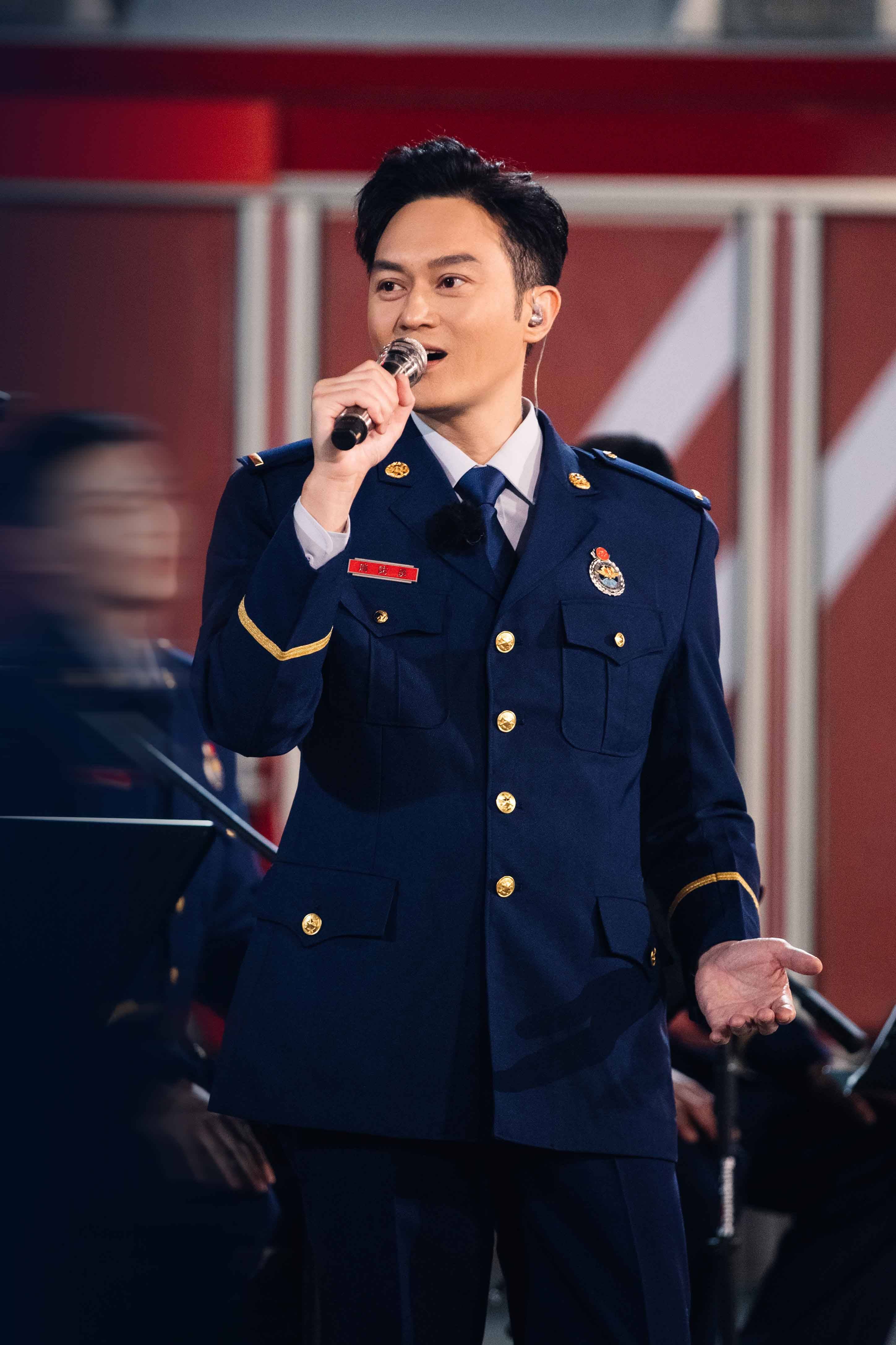 陈小春|《我们的滚烫人生》开启滚烫live秀 毕业典礼陈小春读信落泪