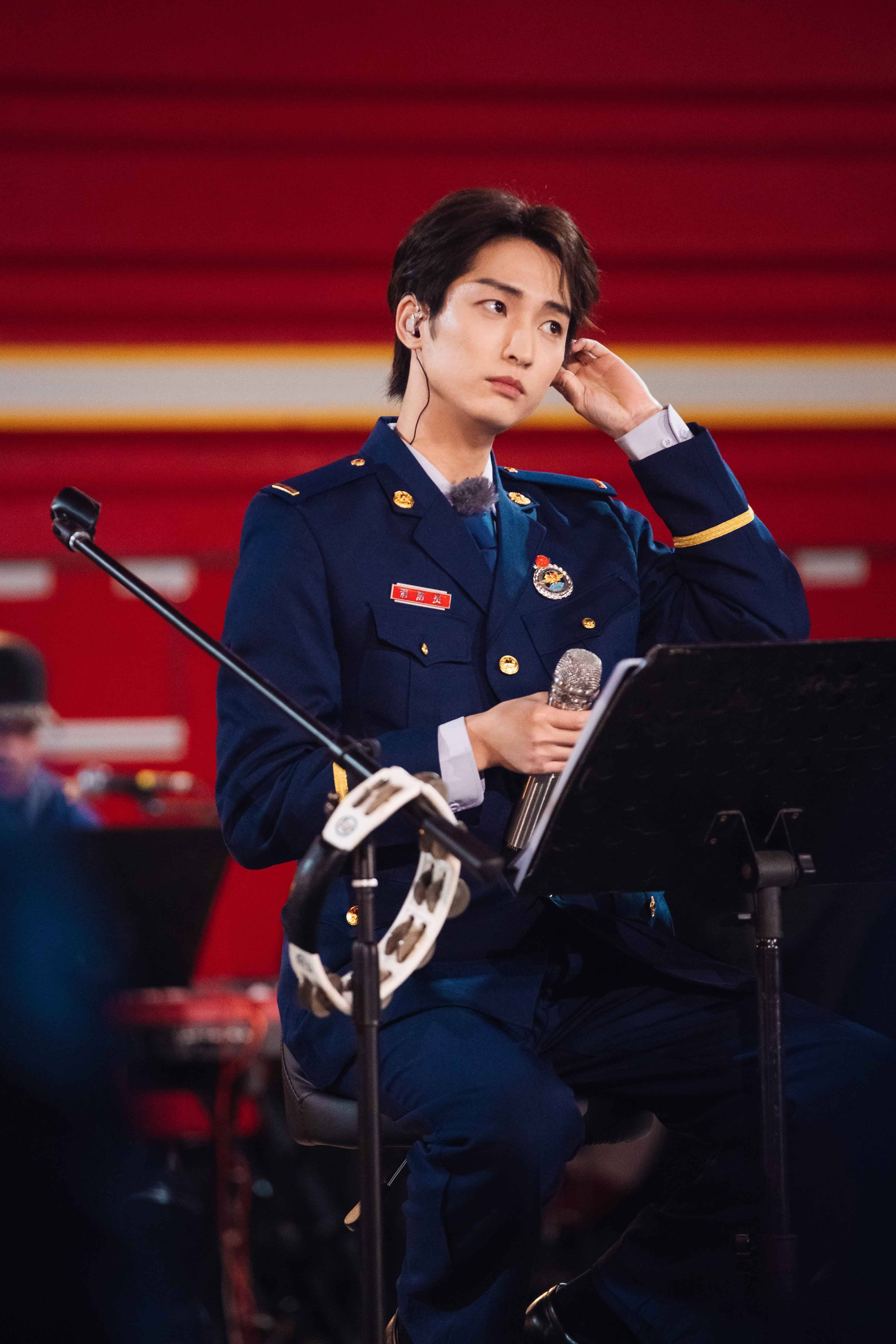 陈小春|《我们的滚烫人生》开启滚烫live秀 毕业典礼陈小春读信落泪