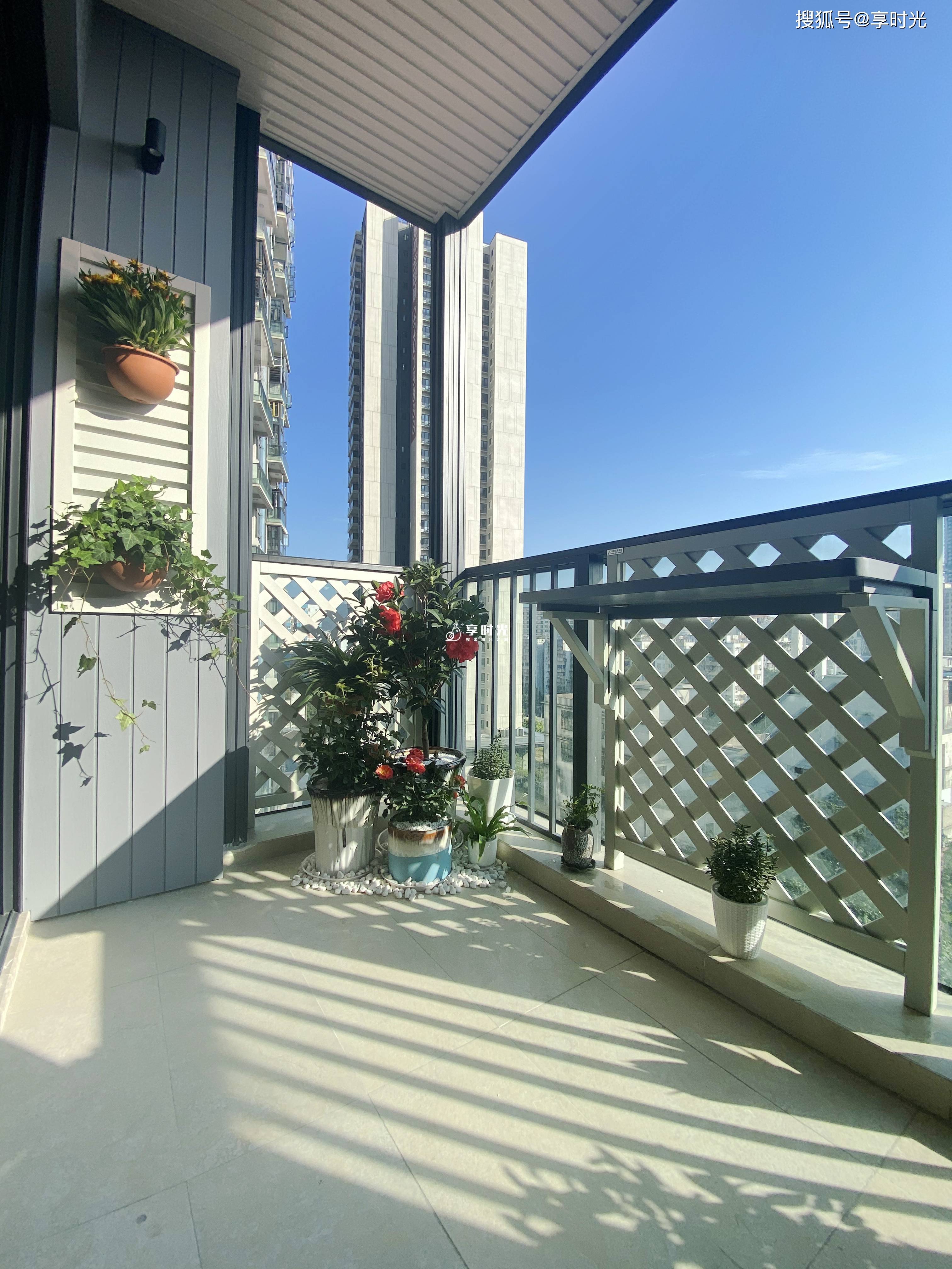 原创木阳台享时光阳台局部改造一样颜值与实力并存