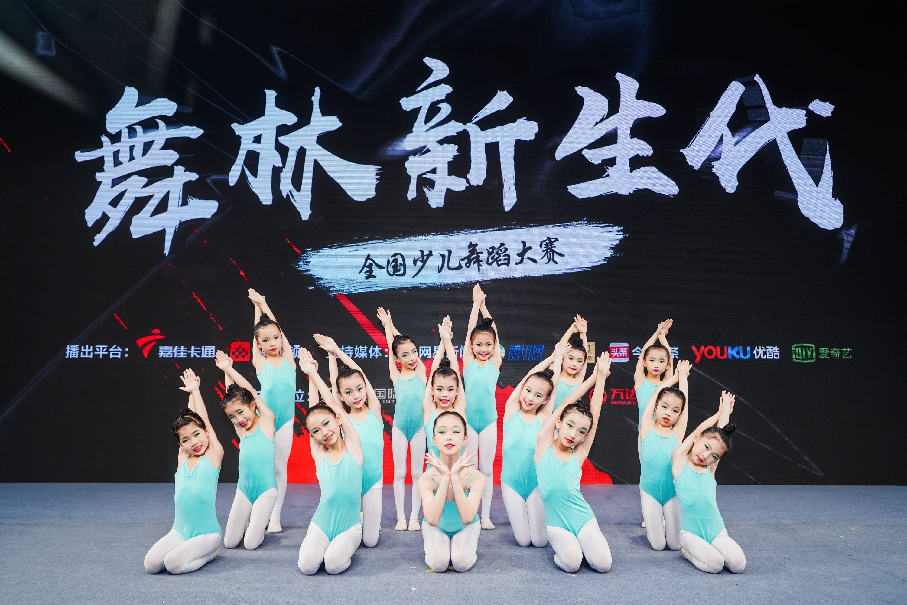 专访舞林新生代广州人气之星小荷尖尖组合不怕苦不怕累越跳越精彩