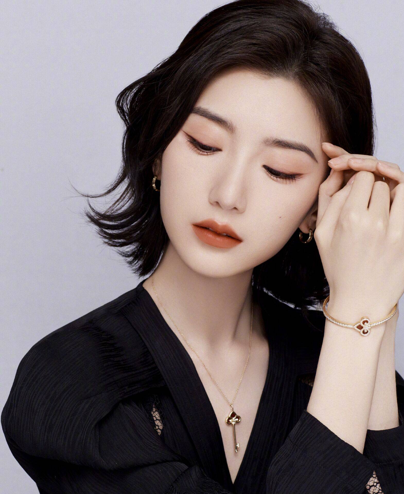 女星毛晓彤写真:翩若惊鸿、玉貌花容-搜狐大视野-搜狐新闻