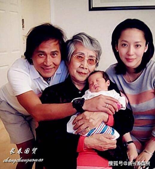 齐秦小24岁妻子近照曝光是一位家境殷实的富二代还曾当过歌手