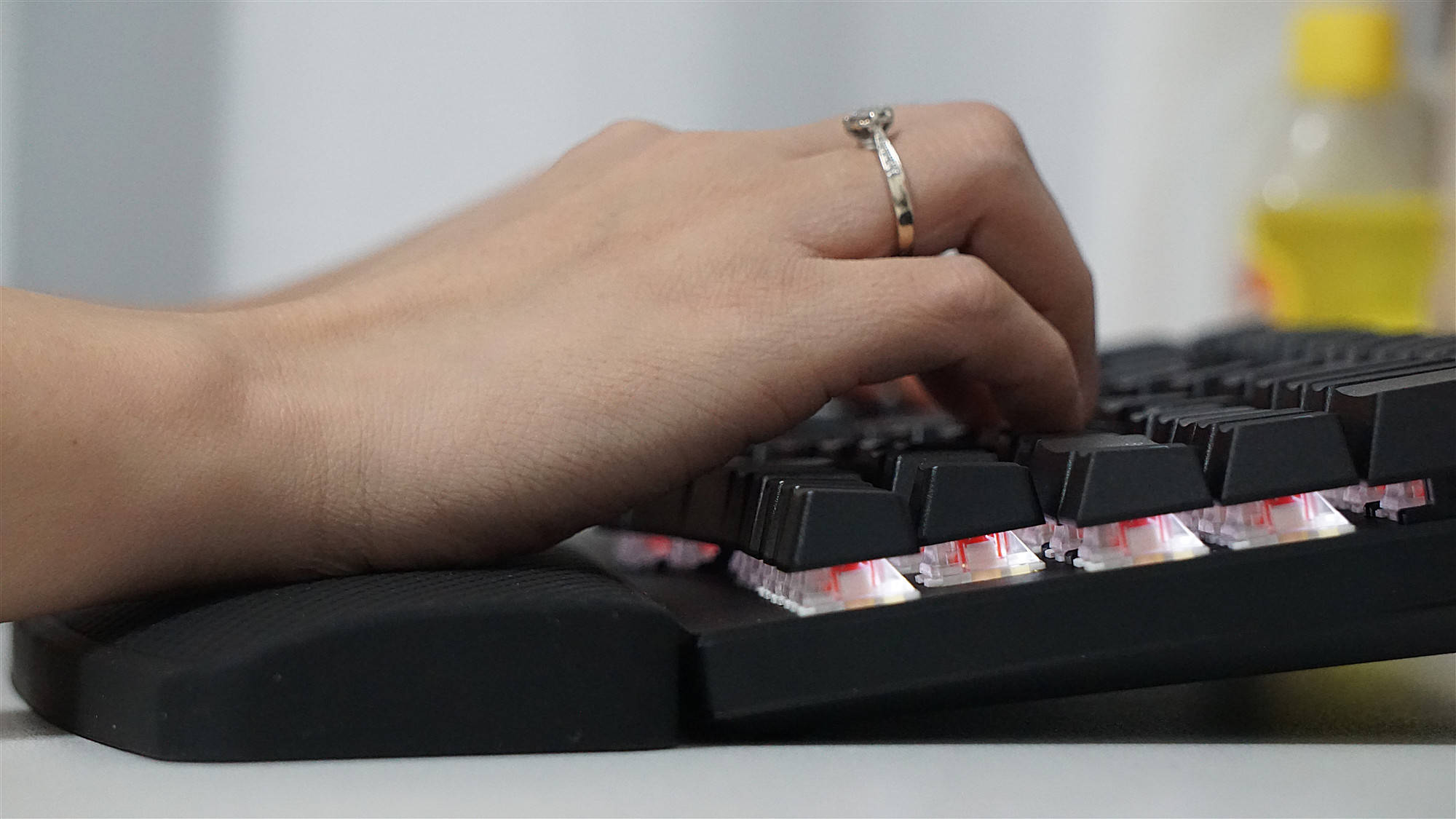 让码字舒服至极：X-Bows人体工学机械键盘评测