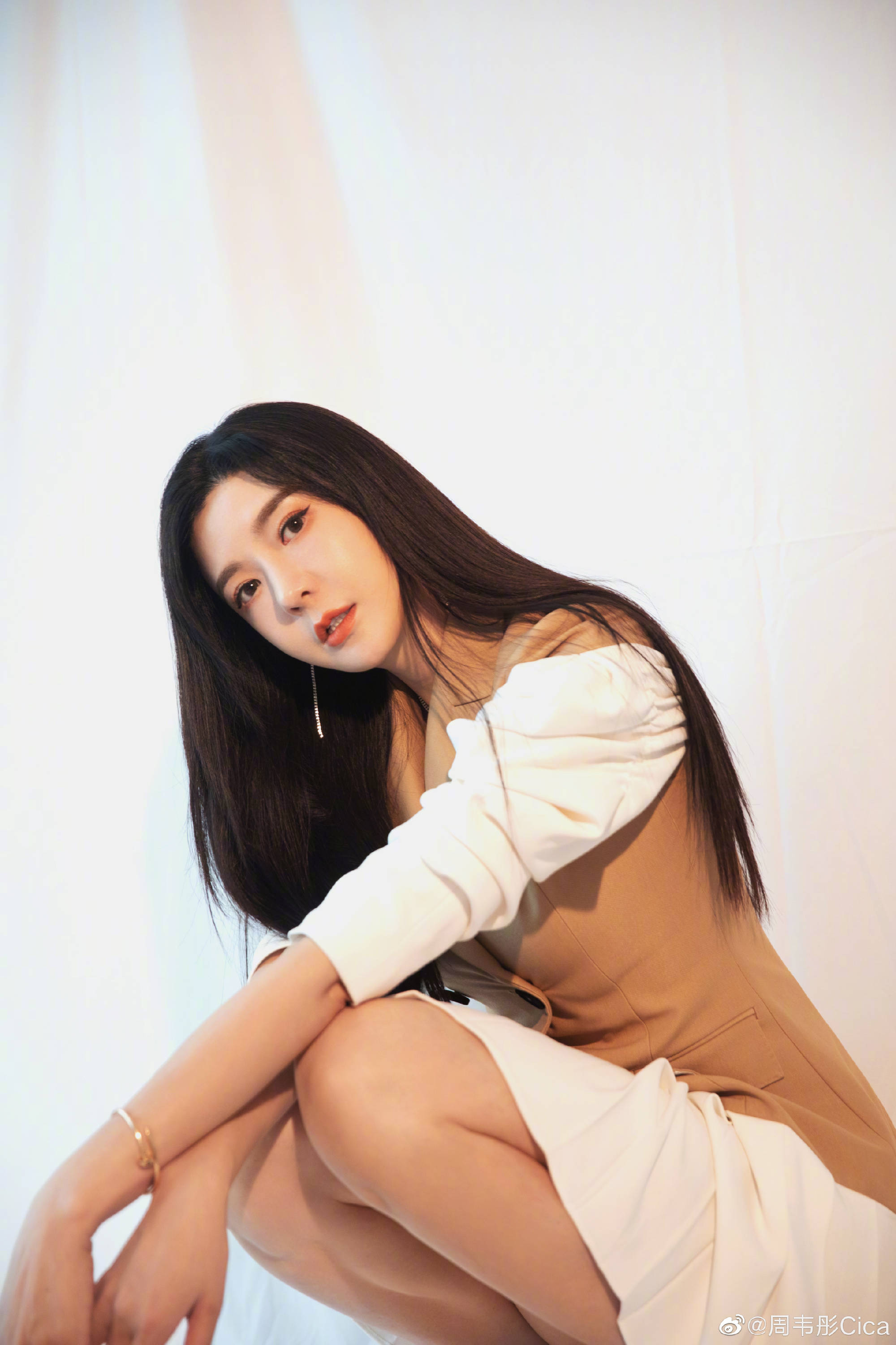 性感女神周韦彤看起来像20岁的姑娘