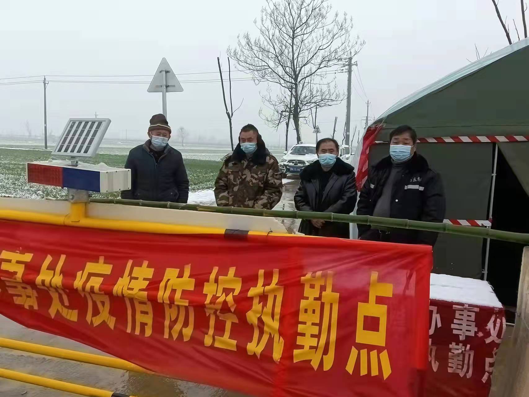 1月22日,新年的第一场雪纷纷扬扬,零星伴有小雨,气温也是入冬以来异常