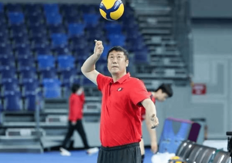 女排新任主教练是谁？女排现任主教练2020？