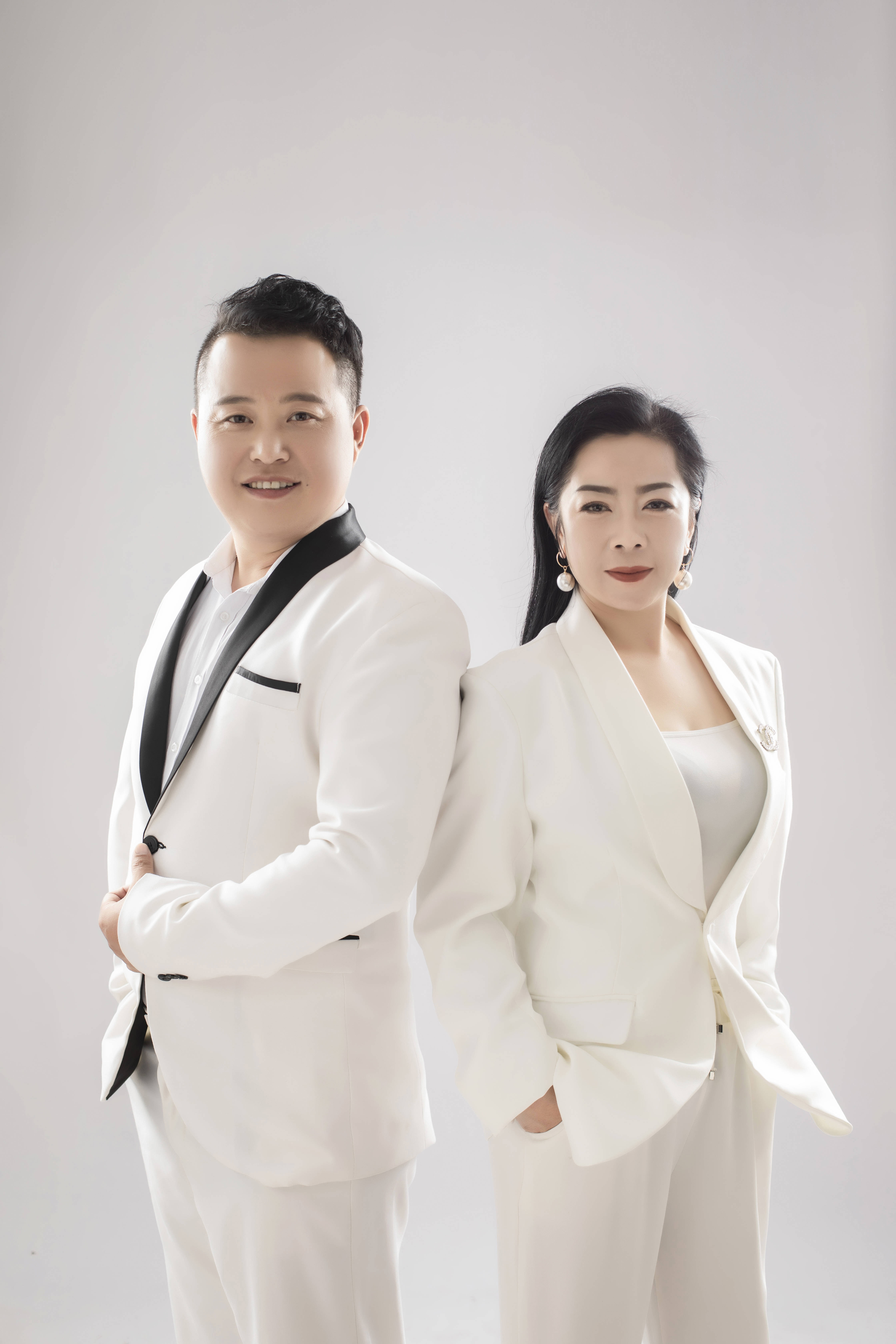 满族歌曲组合 胖哥胖嫂受邀参加盛世中华星公益首届少数民族春晚