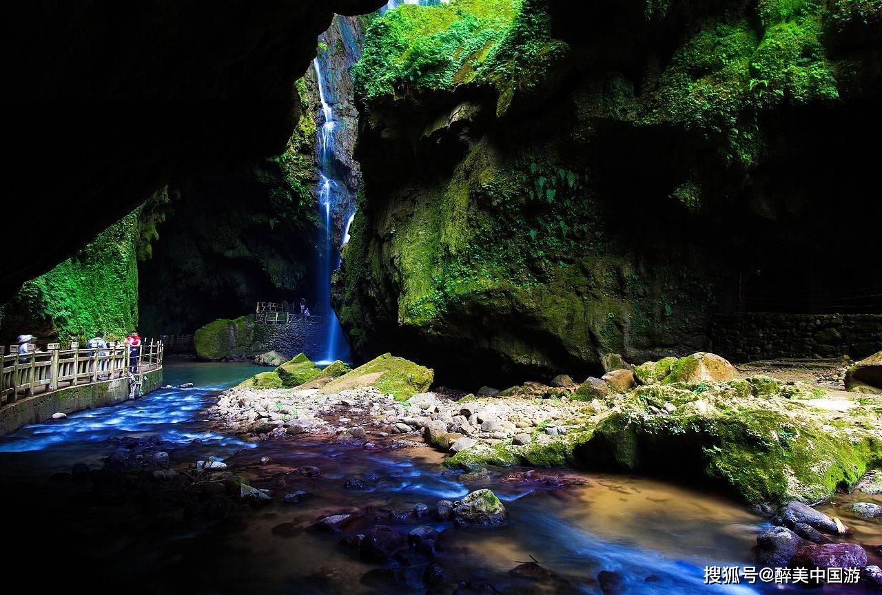 探访通灵大峡谷瀑布高悬峡谷幽深溶洞独特