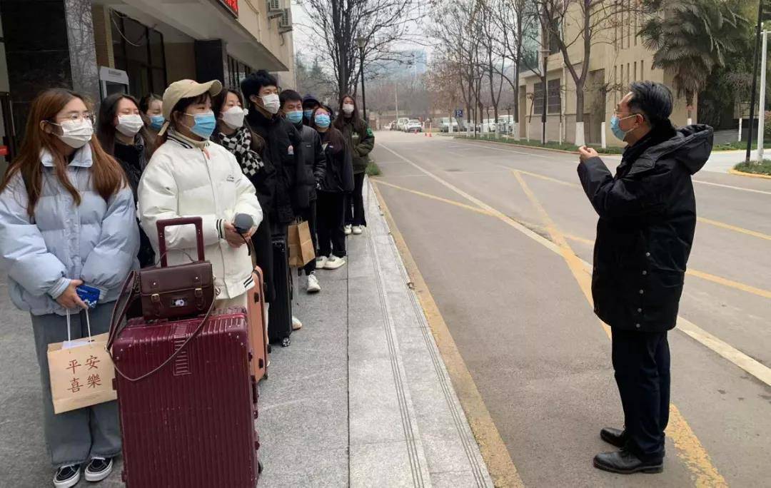 “疫”路回家 有爱相随 | 西安职业技术学院护送学生平安返乡