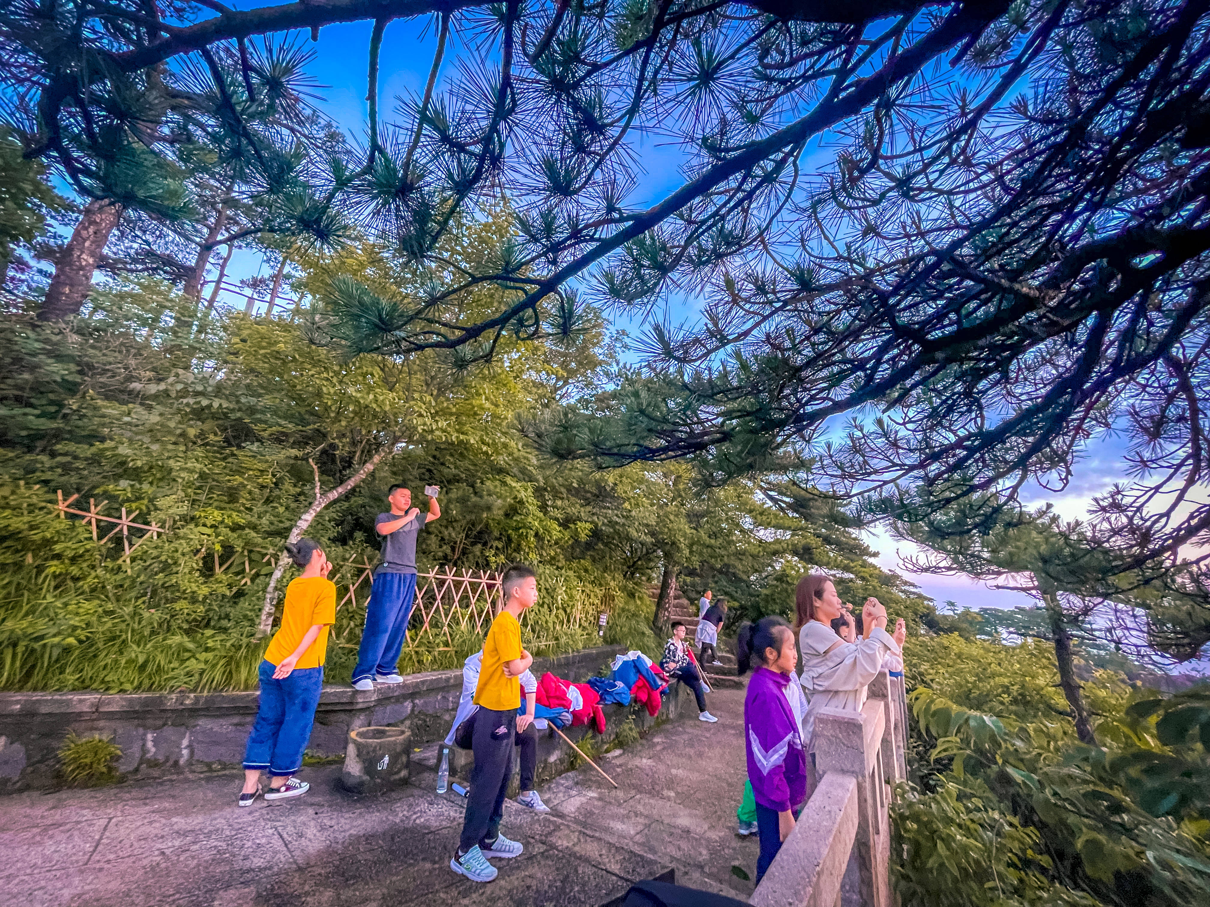 火车|10年后再来黄山，到山顶酒店做一日管家，体验黄山人一天的生活