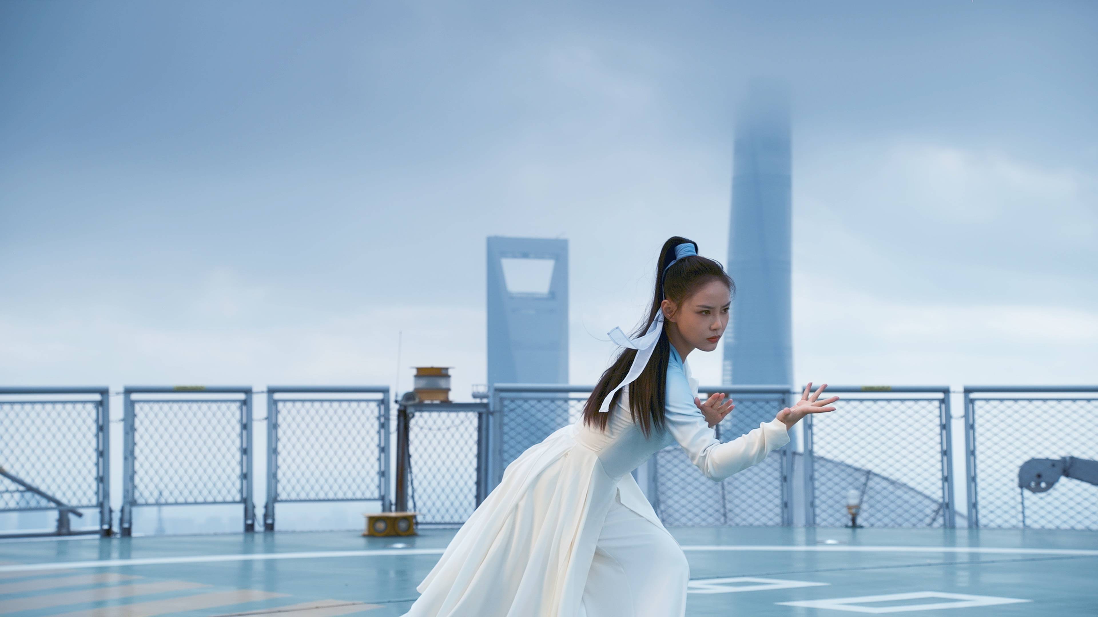 英皇娱乐新人梁壁荧登2022央视春晚行云流水传递中华武术魅力