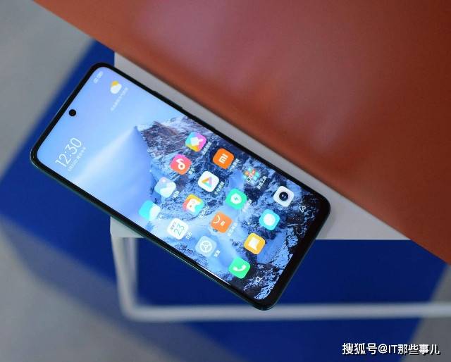 到手仅1899元 67W+天玑1100+120Hz高刷 还有256G大存储