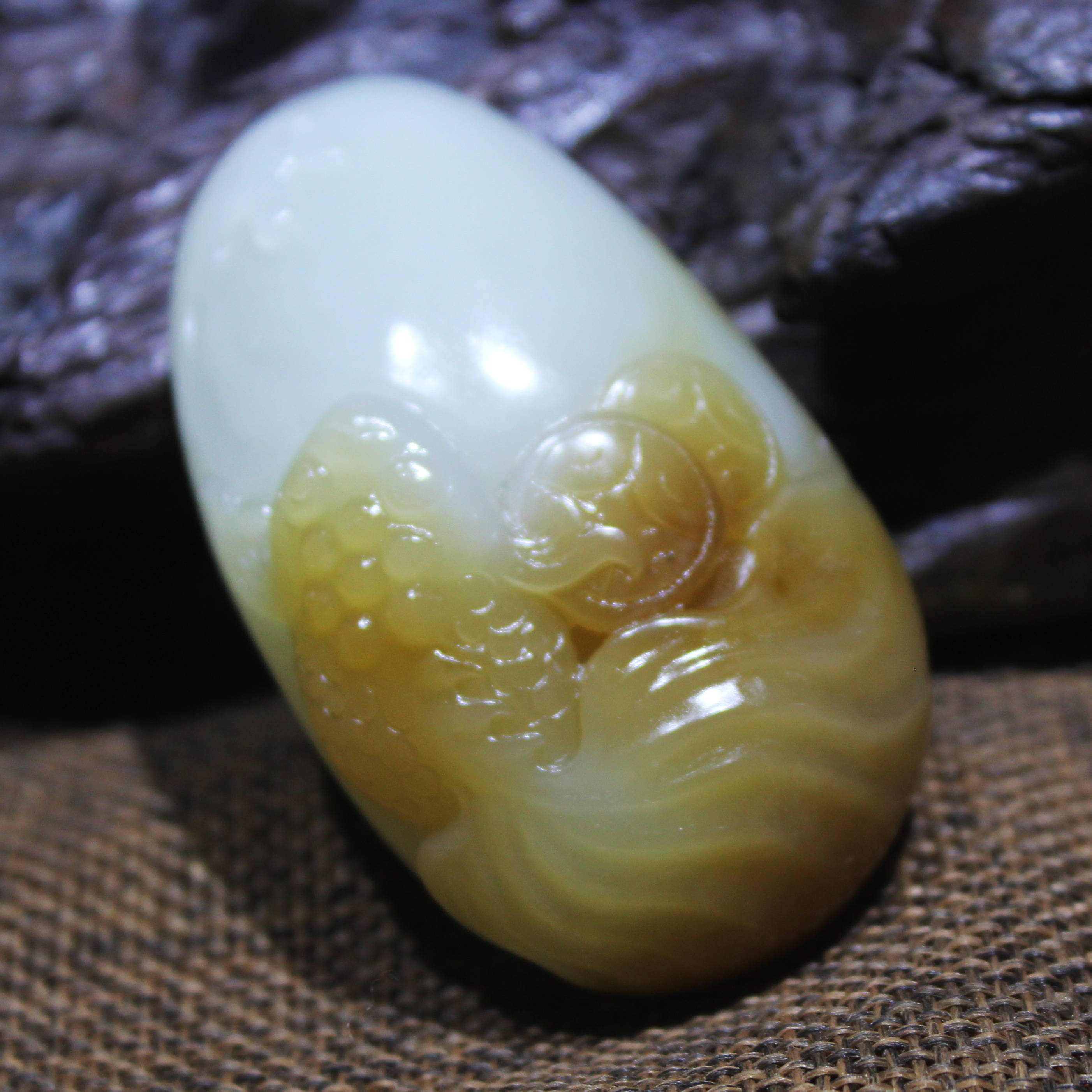 和田玉中"鱼"的不同寓意_雕刻_鲤鱼_金鱼