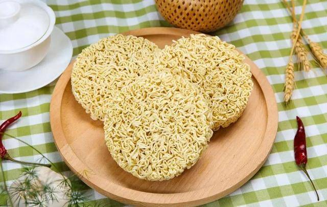 [转载]方便面为什么不做成直的，却要做成弯的？