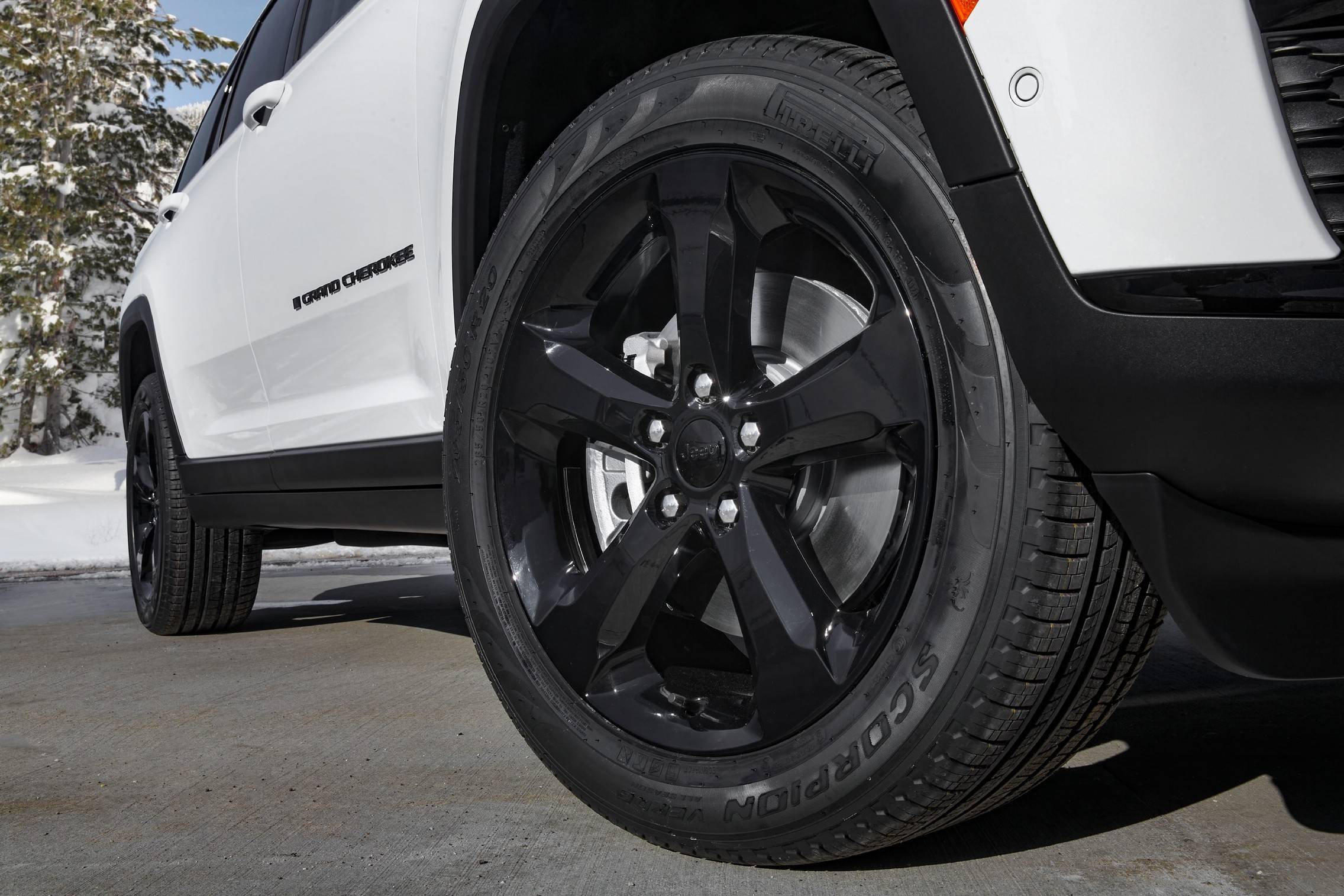 2022年芝加哥车展jeep推出全新限量黑色套装的大切诺基l