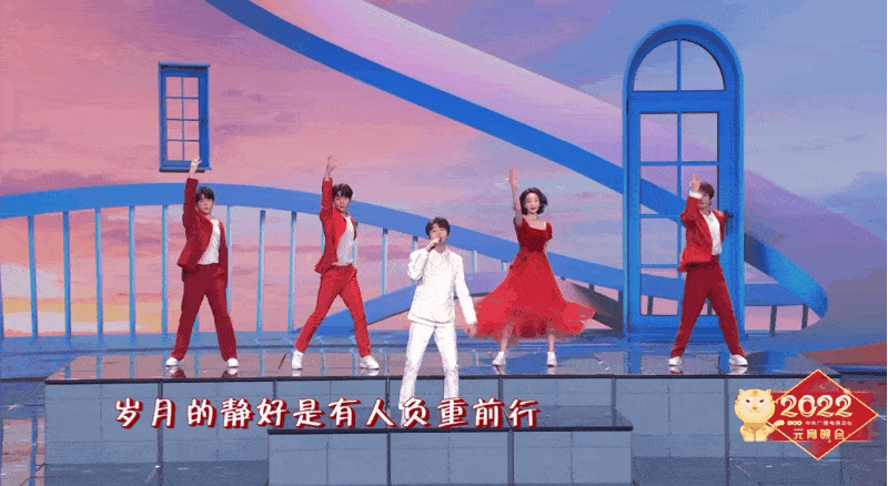 2022元宵晚会名场面:张小斐献唱、中国女足亮相-搜狐大视野-搜狐新闻