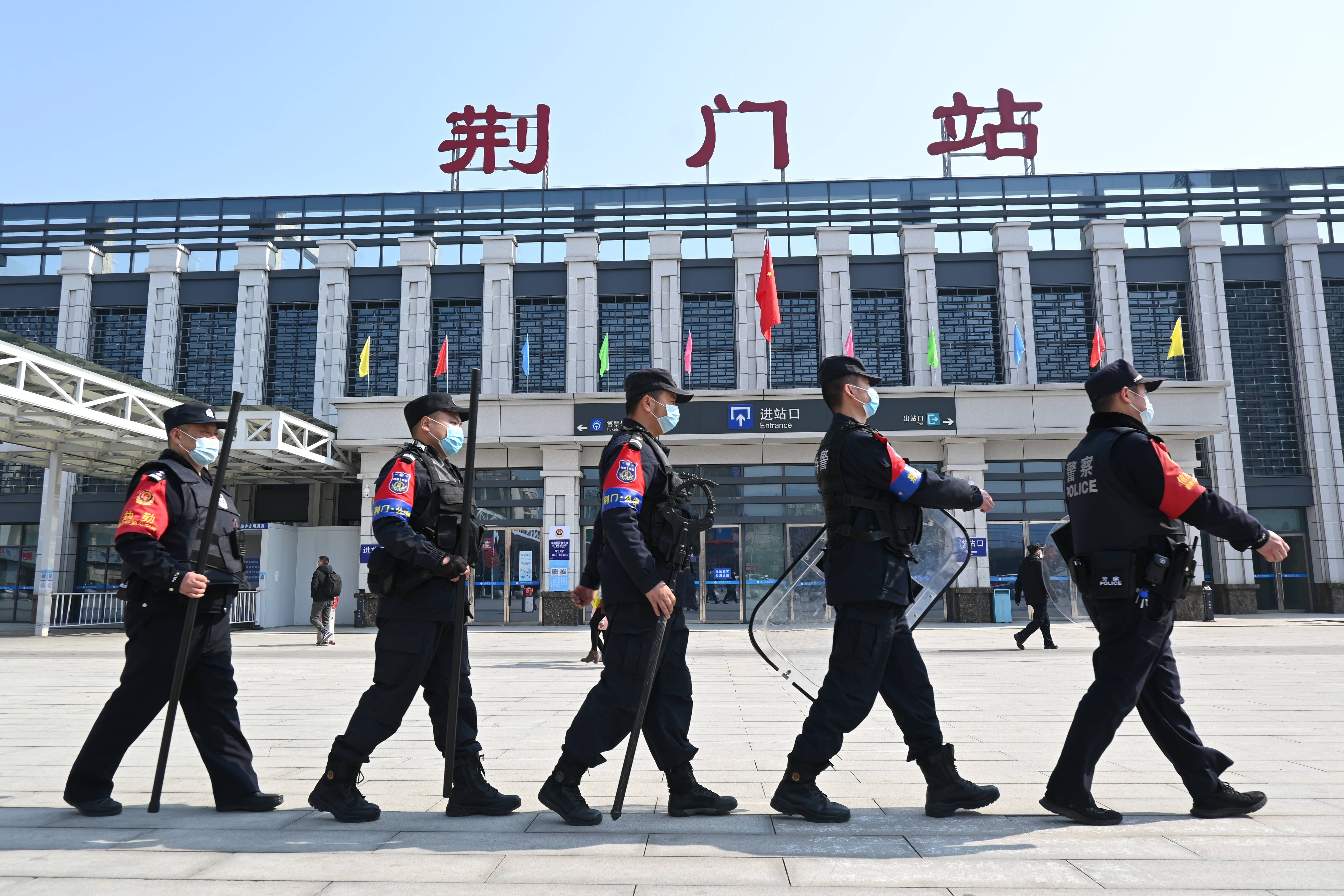 荆门铁警多举措护航春运返程