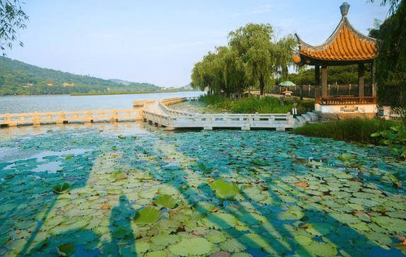 由四大资源要素组成,游客络绎不绝_南北湖_景点_景色