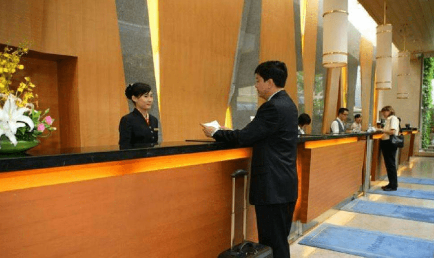 原创酒店办理入住时跟前台小妹说3个暗语你的待遇绝对不一样