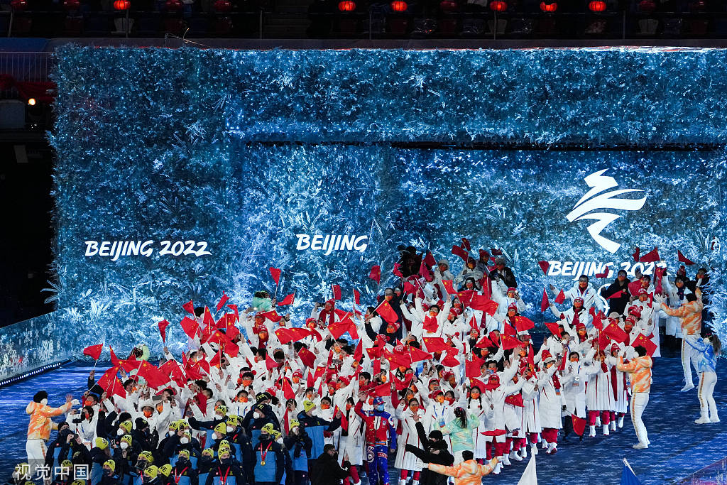 组图:北京冬奥会闭幕式 中国代表团入场