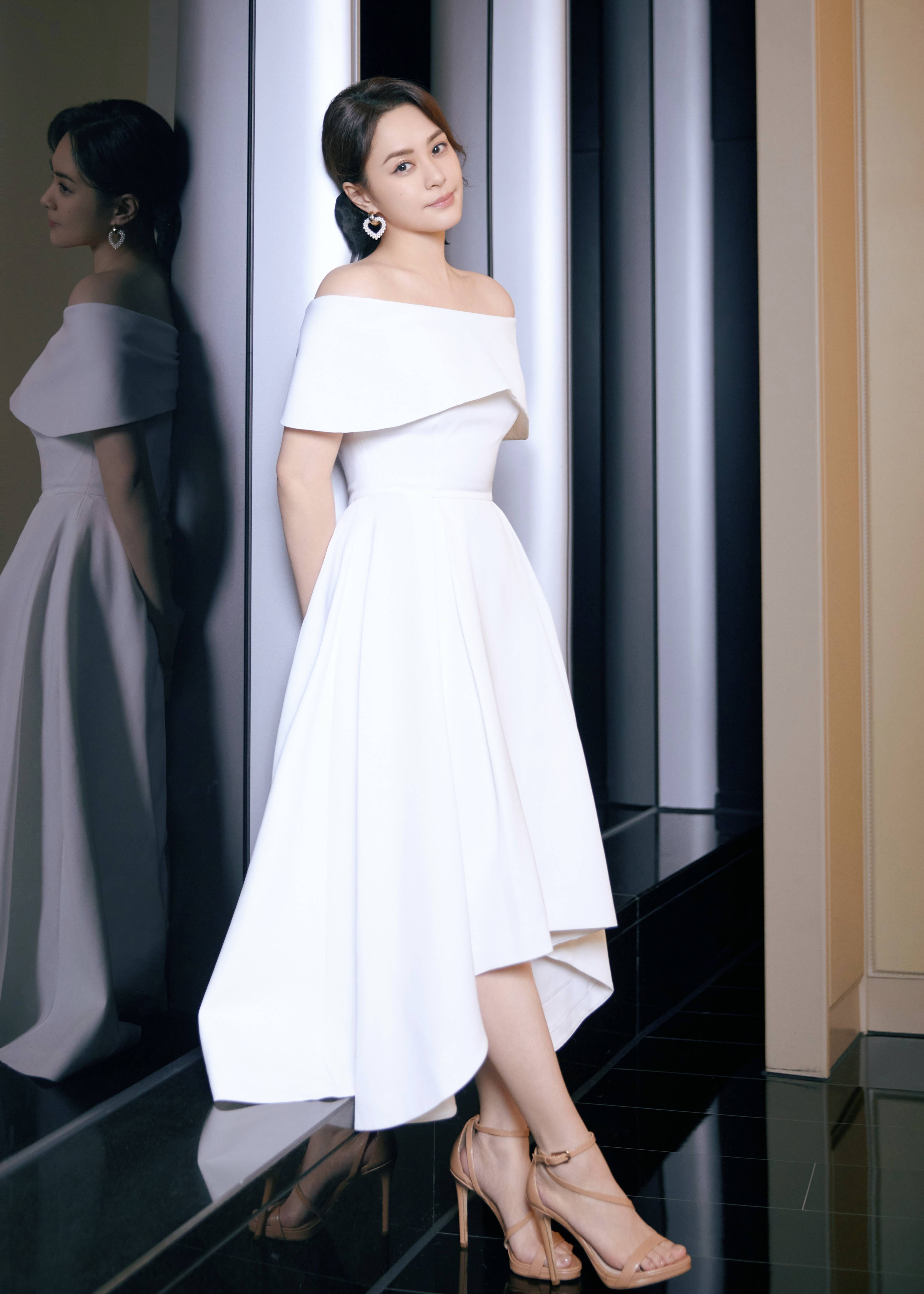 钟欣潼现身品牌活动 与粉丝沉浸式分享护肤经验