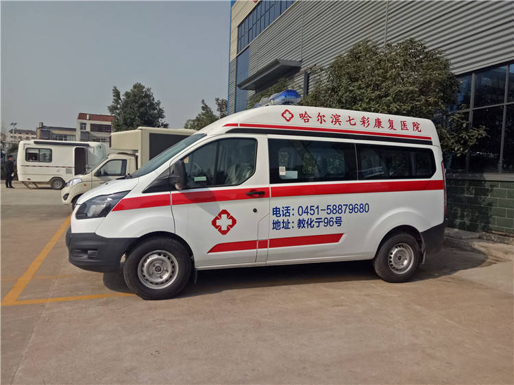 可冲洗医用耐磨地板16.污物桶17.车身广告及救护标识18.后舱空调