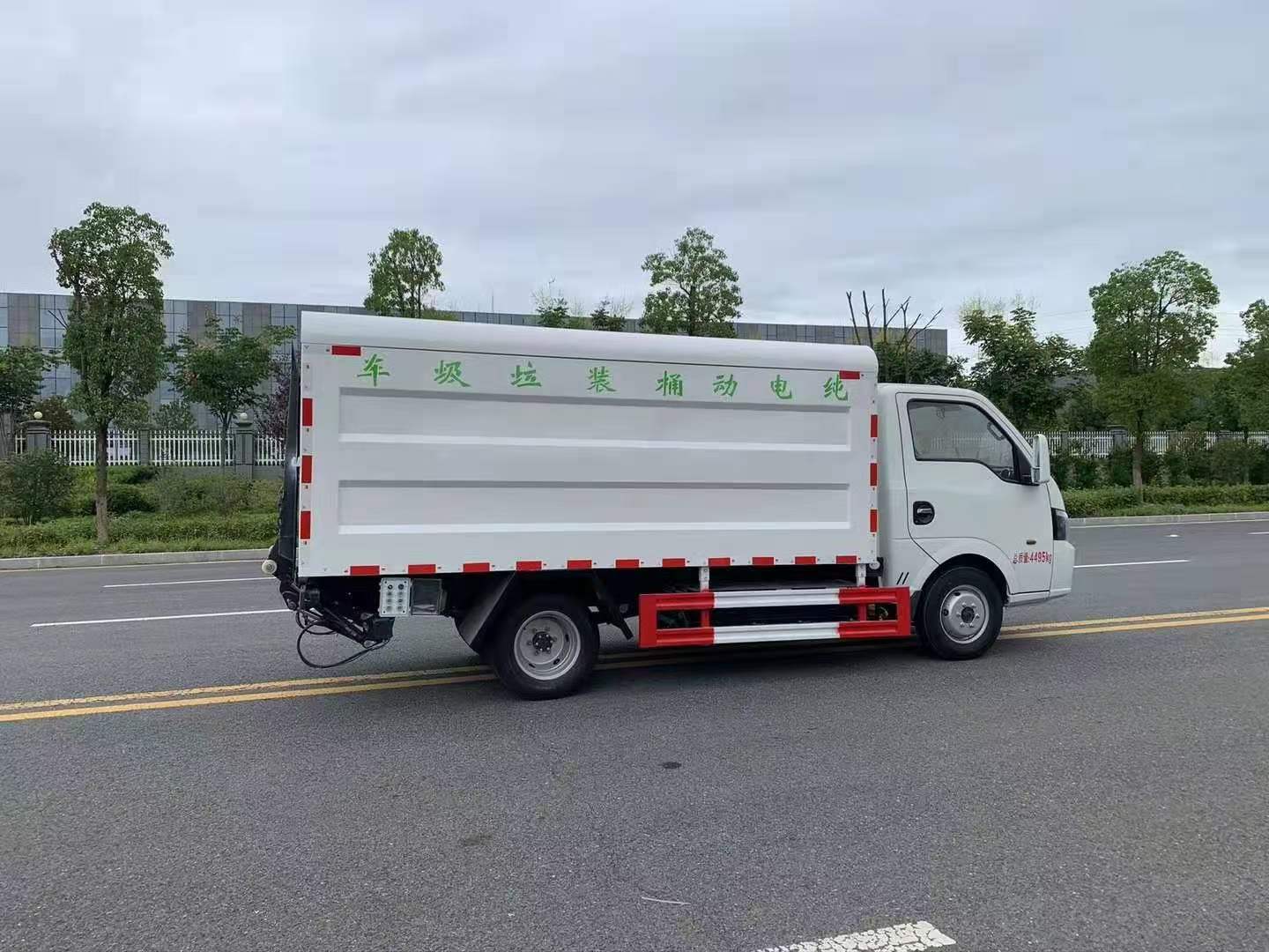 东风华神密闭式桶装垃圾运输车可装240升15桶