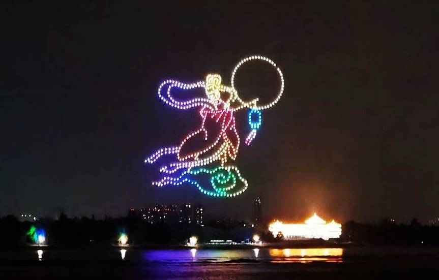 河南无人机表演厂家火了!看点燃夜空的无人机表演如何惊艳时空