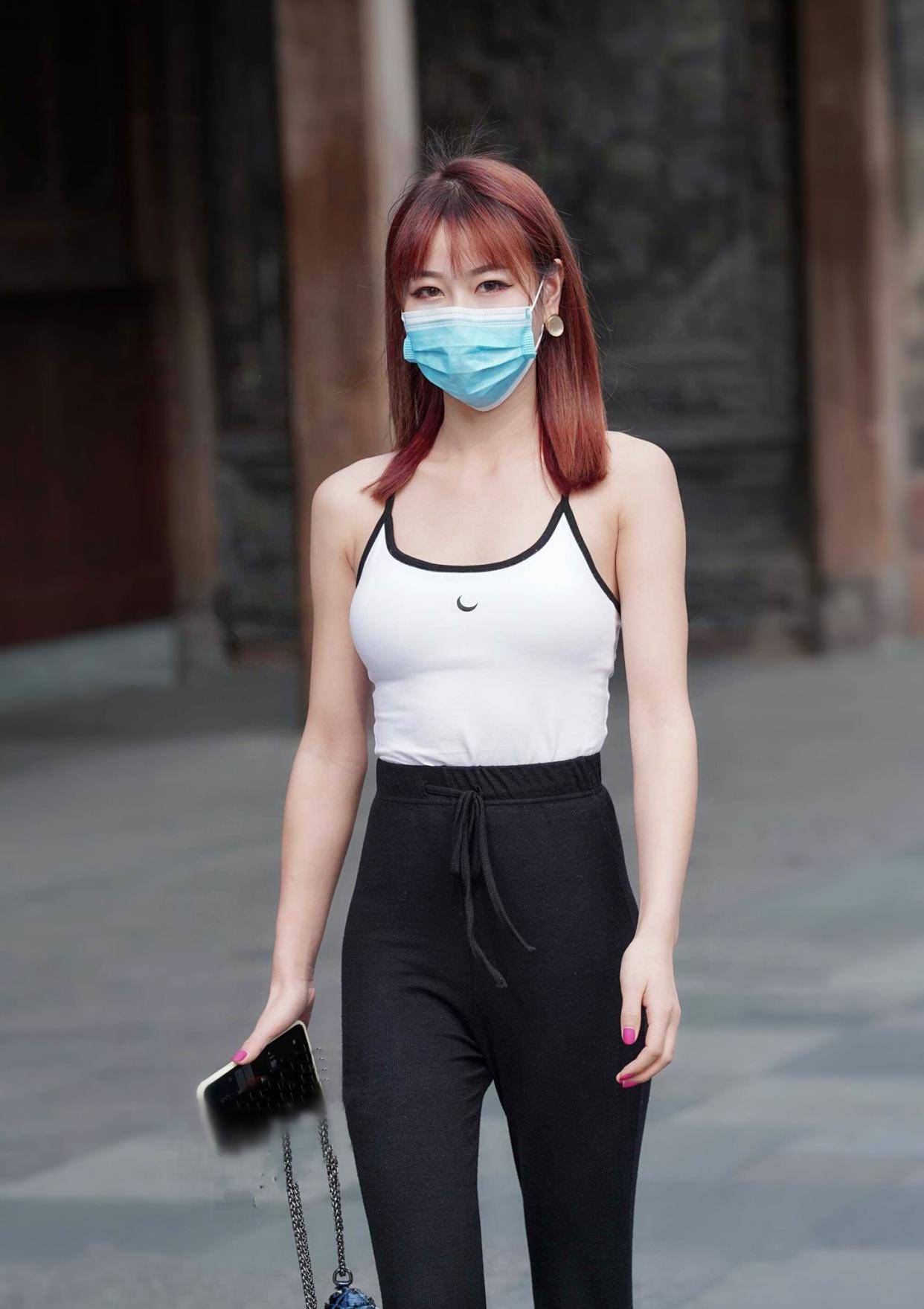 档次 白色服饰穿搭配色