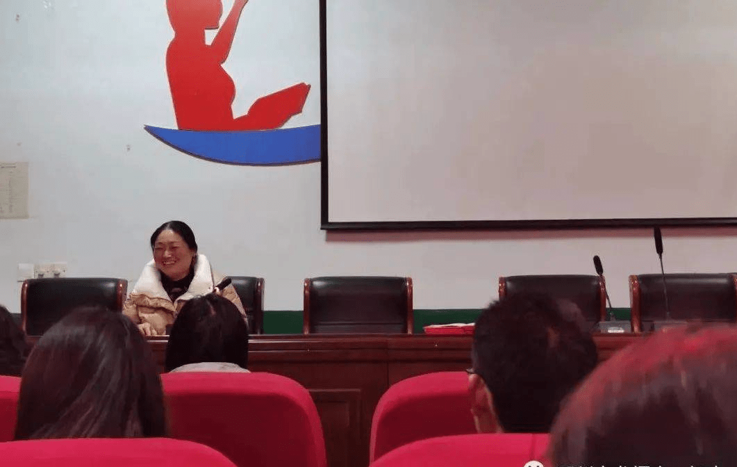 邓州市龙堰乡一初中举行2022年春期班主任经验交流会